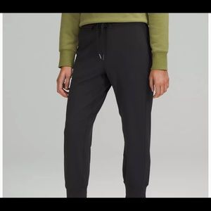 ‘Ready to Rulu’ Black Lululemon joggers. Perfect shape!